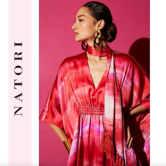 JOSIE NATORI
YORIKO SILK SHORT CAFTAN - Picture 5 of 9